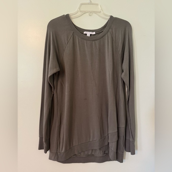 Soft olive green asymmetrical hem top from Stitch Fix - Picture 1 of 3